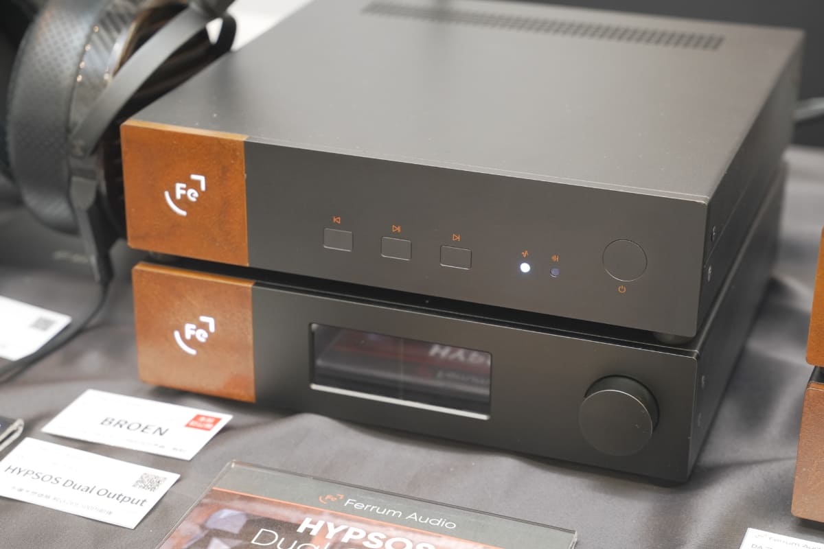上段がFerrum Audio BROEN。下段は2台の機器を同時に駆動できる「HYPSOS Dual Output」