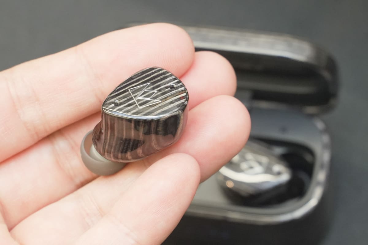 Noble Audio「FoKus Prestige Encore Black」