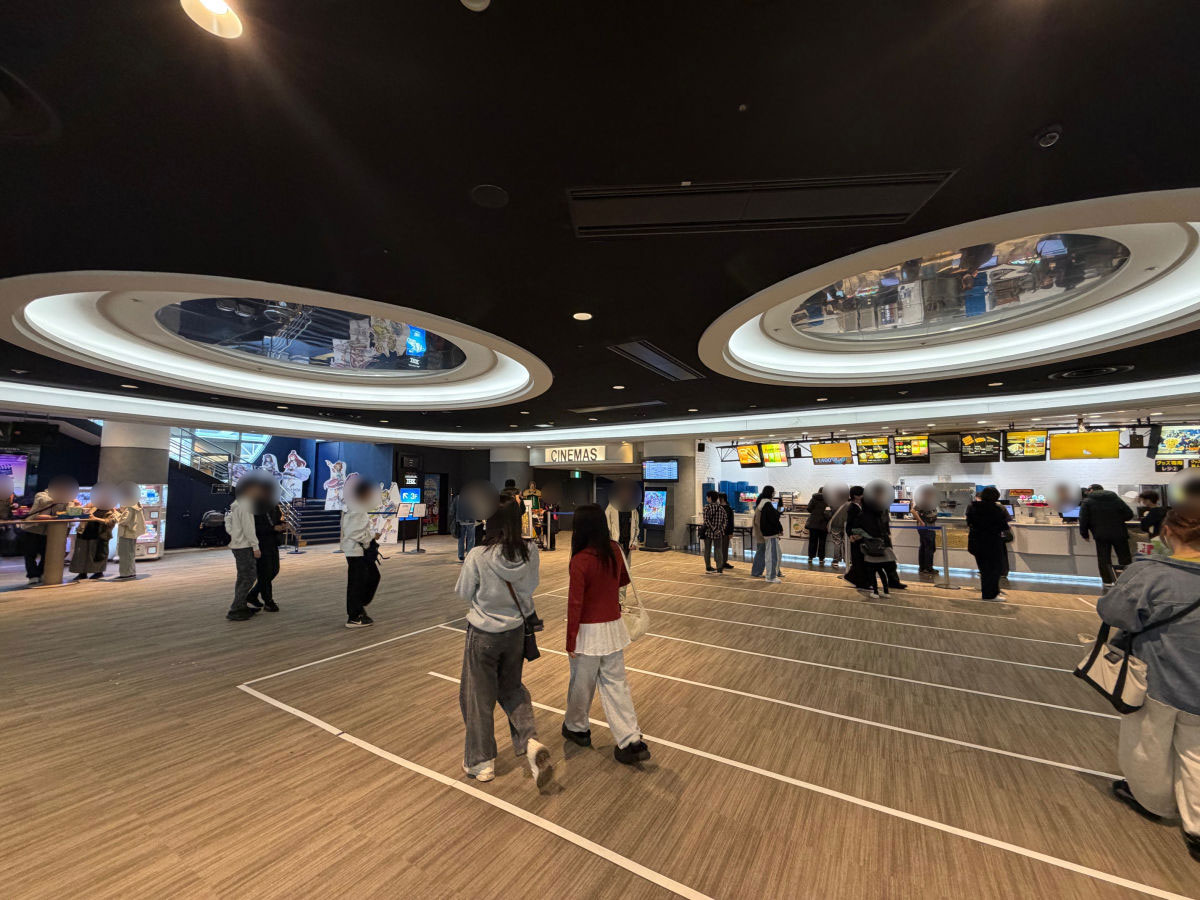 イオンシネマ海老名のロビーに到着！