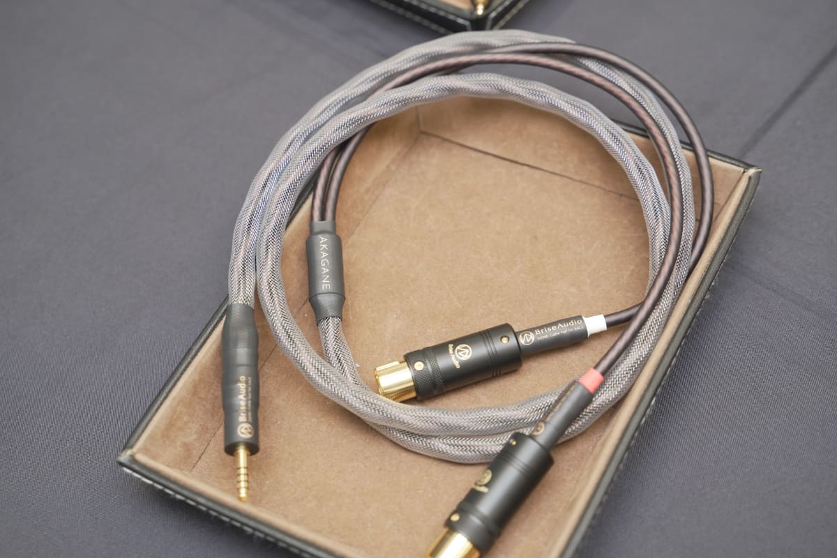 新型インターコネクトケーブル「AKAGANE-XLR」