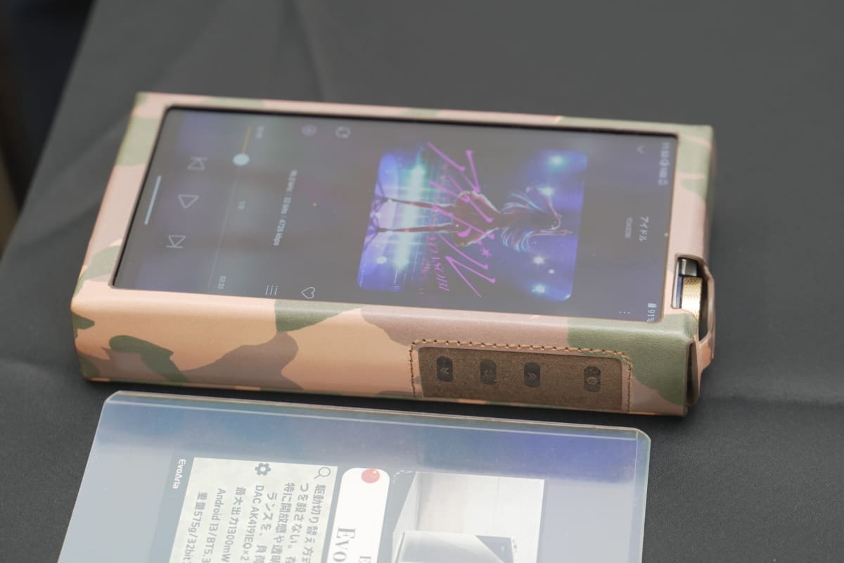 オリオラスブースの注目は、取扱を開始したEvoAriaのDAP「EvoOne Ti」と「EvoOne Cu」。「究極のAndroid DAP」を謳って開発されており、デュアルNutube 6P1を用いた真空管プリアンプと完全ディスクリート出力段を組み合わせたトリプル・アナログ・アーキテクチャ、AK4191EQ×2 + AK4499EXEQ×4によるフルバランスDAC構成、自社開発の8系統I/V変換、完全差動フルディスクリートアンプを搭載する