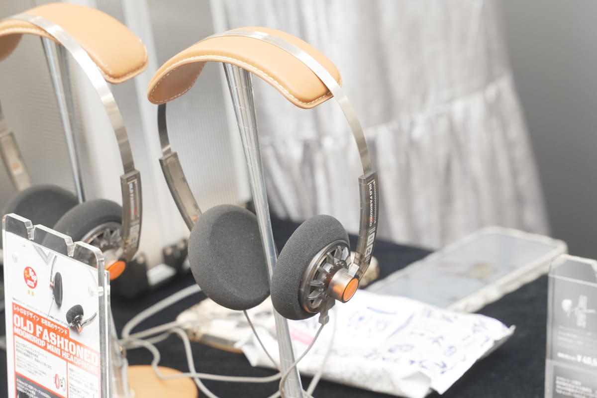 4月22日に発売したばかり、40mm径ダイナミックドライバーを搭載し、USB-C接続に対応した「Old Fashioned USB Type-C」も登場