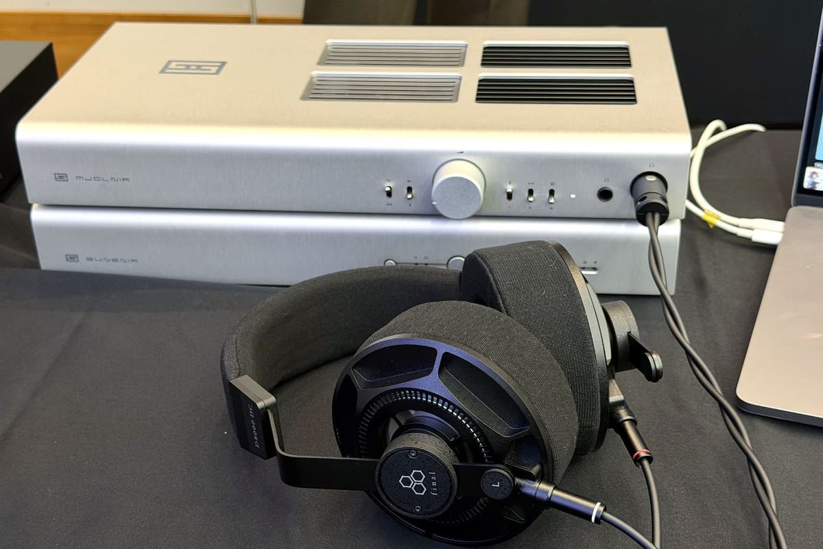 上から「GUNGNIR 2」、「MJOLNIR」