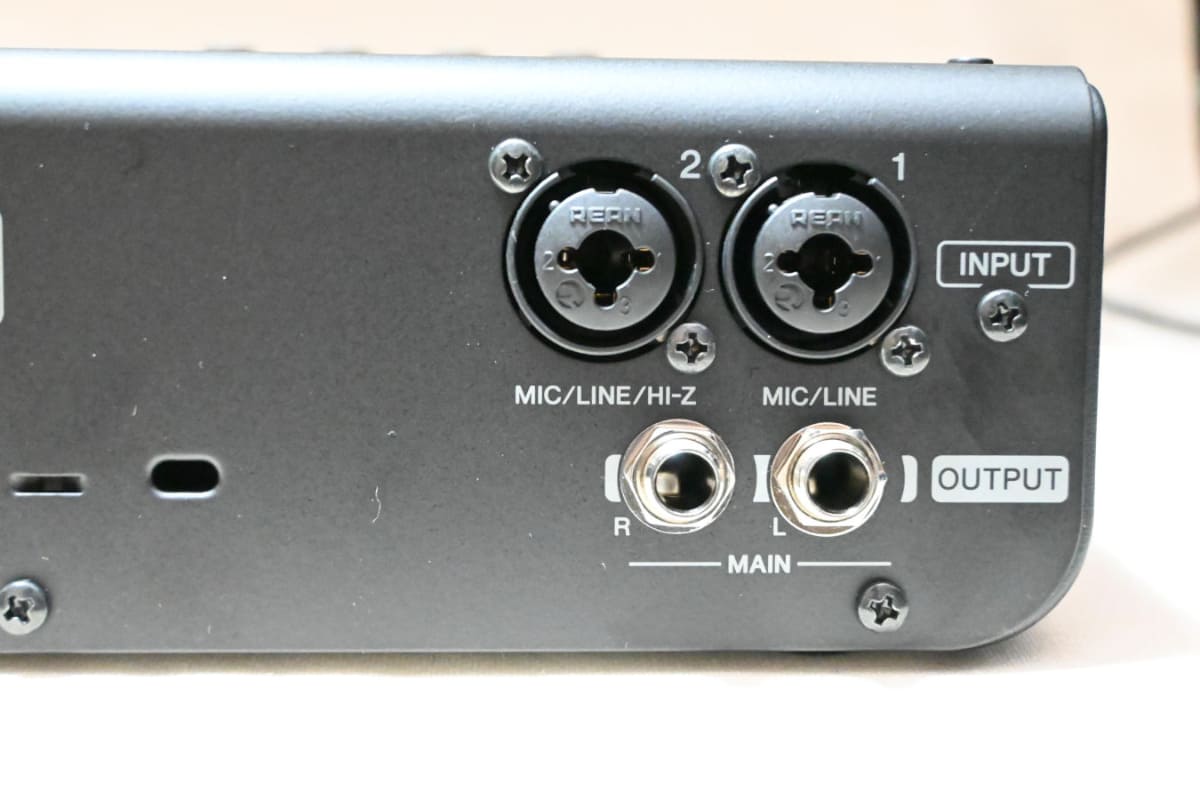 2つのコンボジャック入力