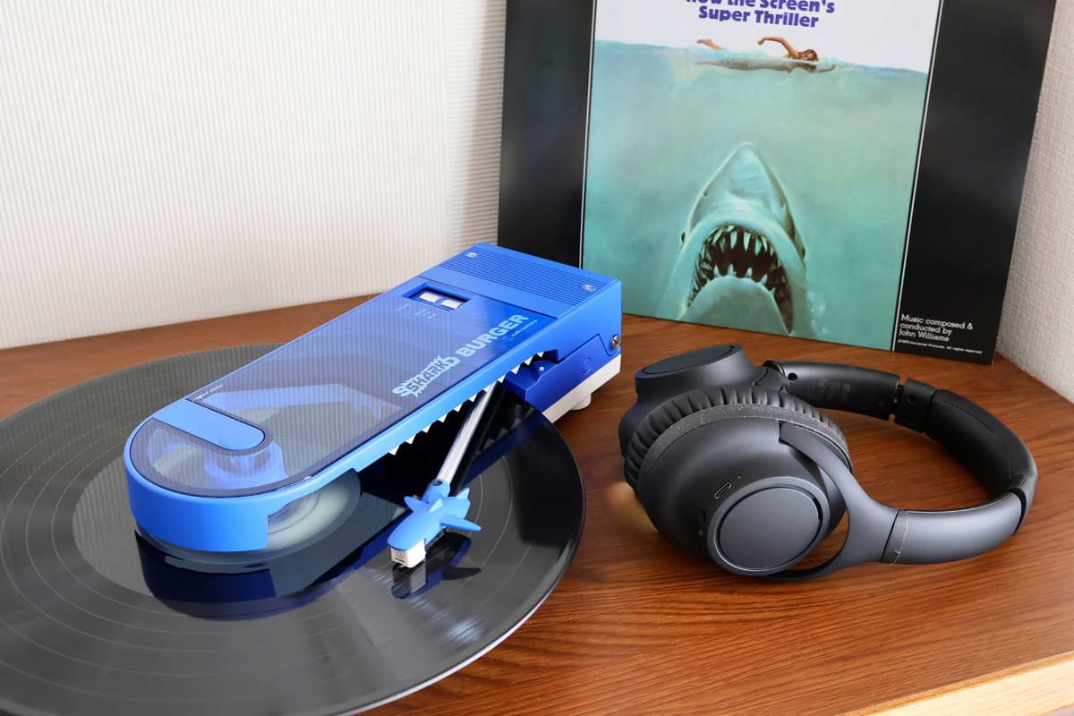 ATH-S300BTは、老舗の音響技術とノイズキャンセリング機能を搭載しながら、1万円台で手に入る高コスパなヘッドフォン