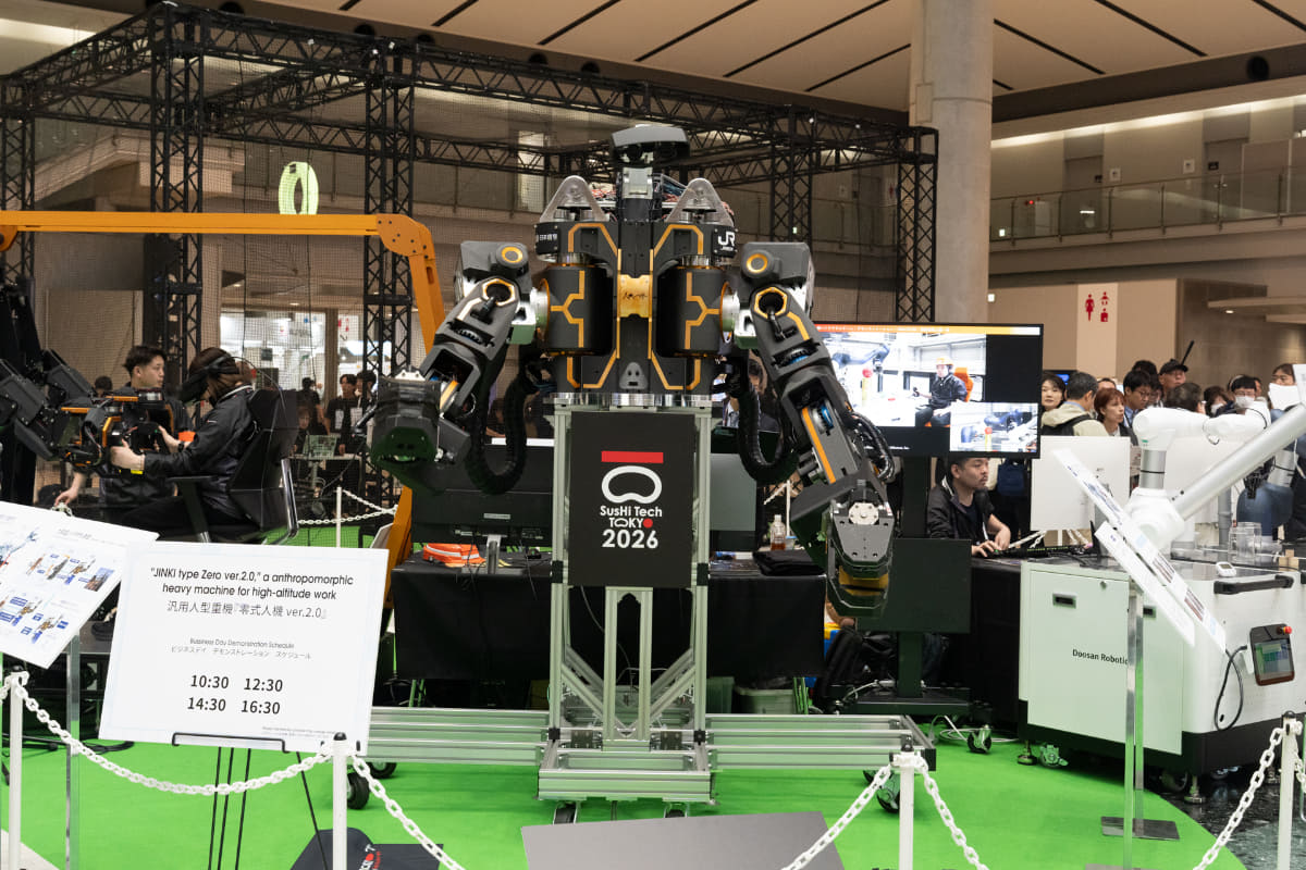 アトリウムに展示されていた人型重機