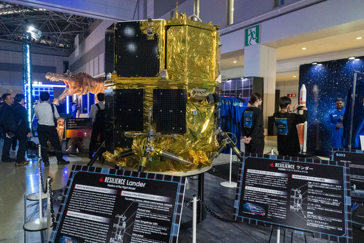 月着陸船のフライトモデルレプリカ