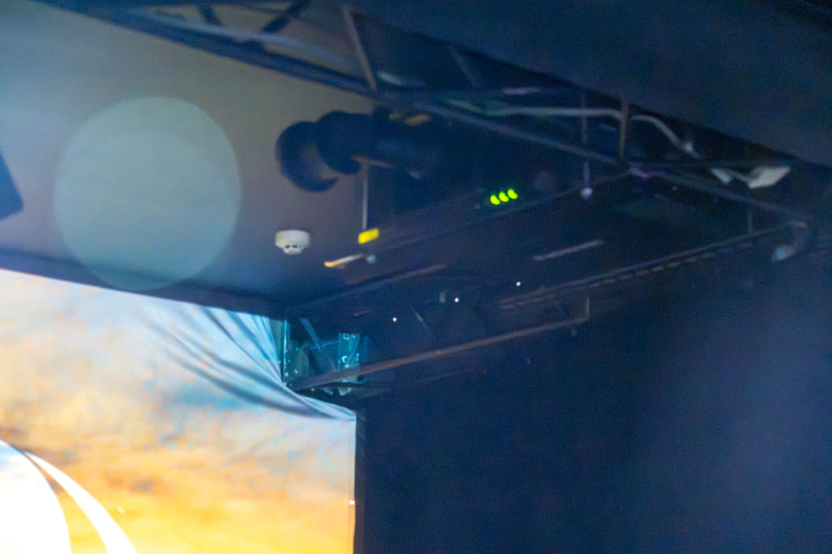 奥にももう一台プロジェクターが設置されている