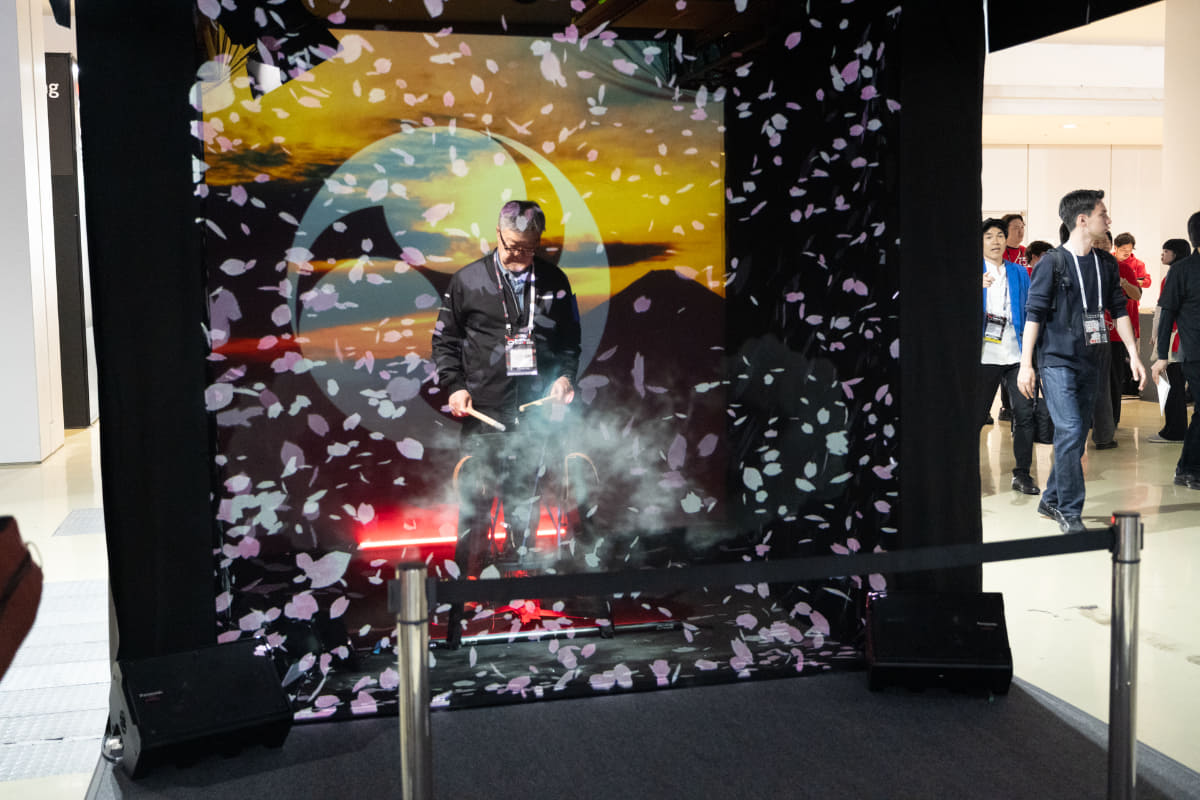 色々な演出で会場を盛り上げる