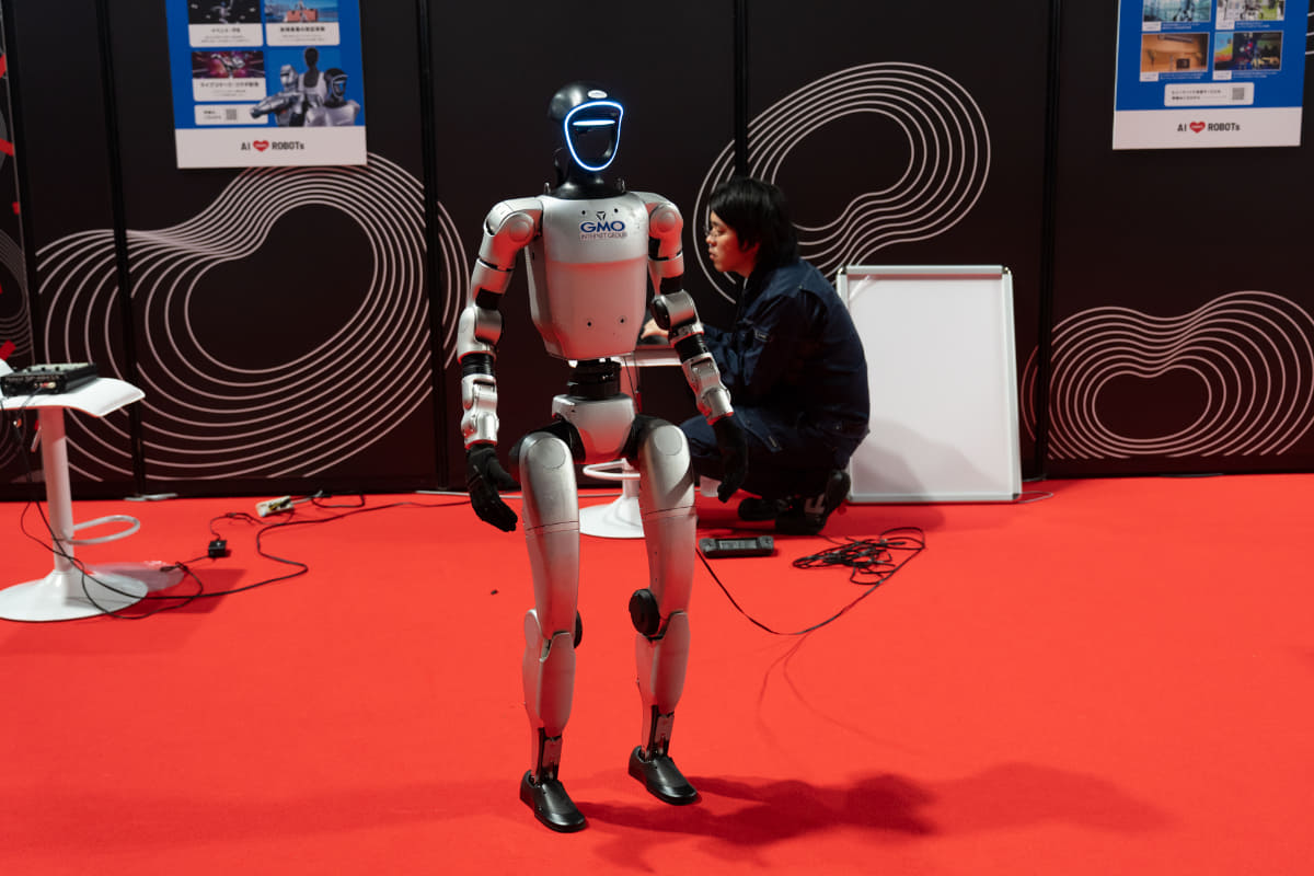 GMO AI&ロボティクス商事の独自AIで動作するロボット