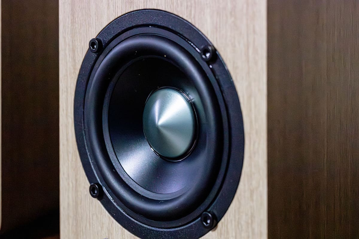 90mmアルミニウムコーン・ウーファー。ボイスコイル口径は30㎜で、ロングストローク設計を採る