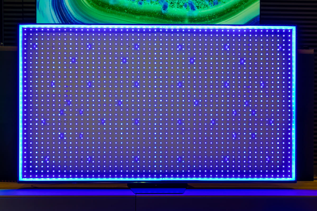 ミニLED(他社製85型モデル)