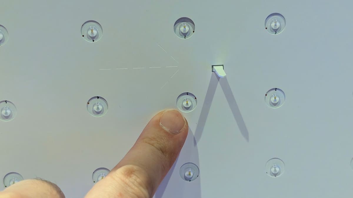 青色のミニLEDチップ