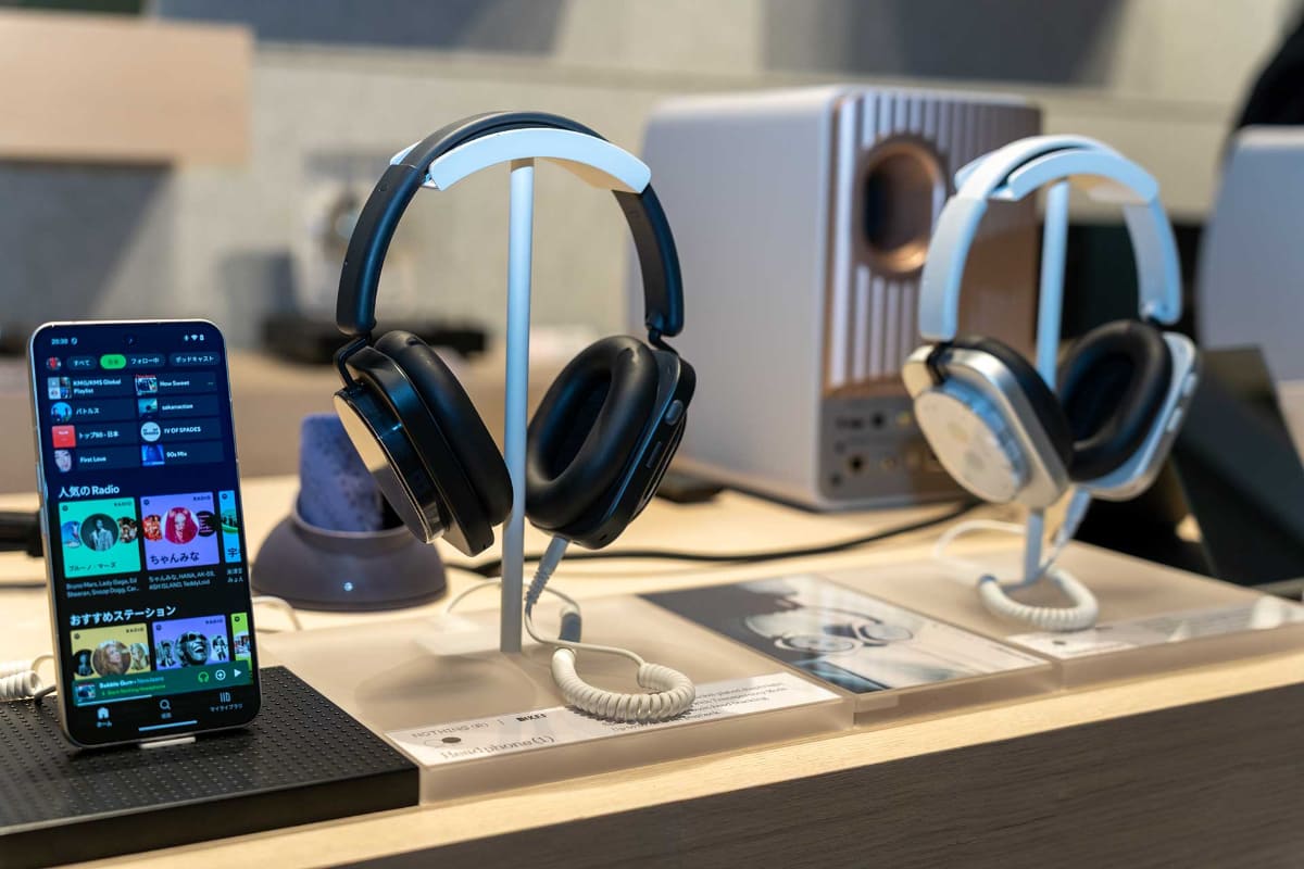 1階にはKEFが音響監修したNothingのワイヤレスヘッドフォン「Headphone (1)」も