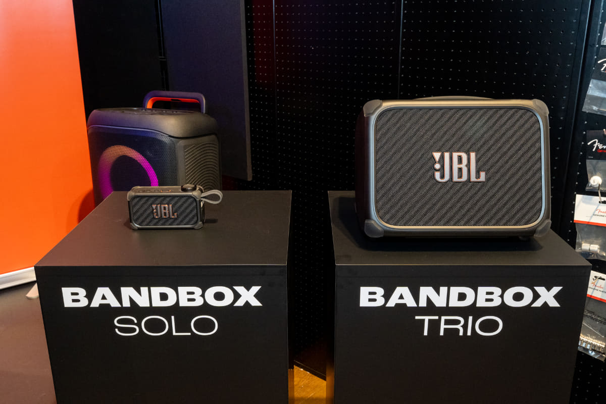 「JBL BandBox Solo」(左)、「JBL BandBox Trio」(右)