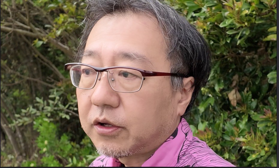 シミの除去後。左の頬のシミだけがなくなっている
