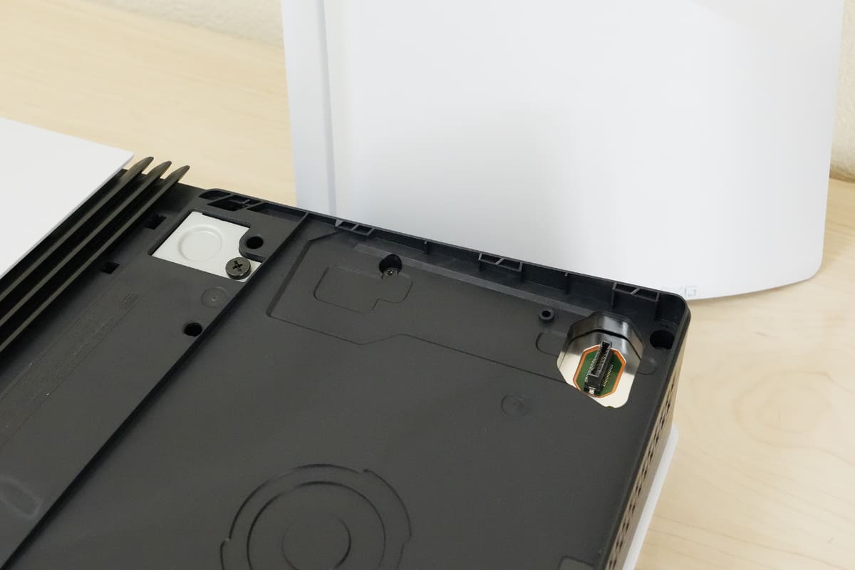 PS5 Proの白いカバーを外して