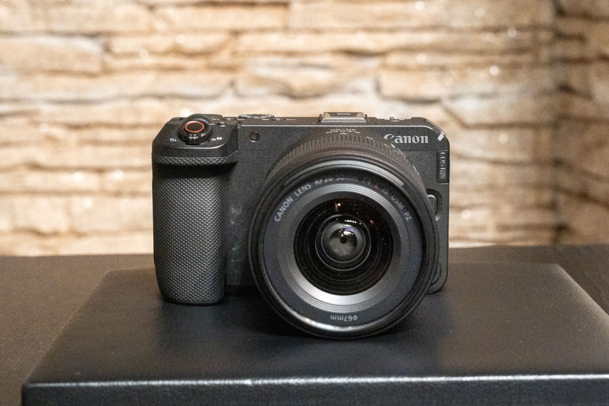 キットレンズ「RF20−50mm F4 L IS USM PZ」を装着したところ