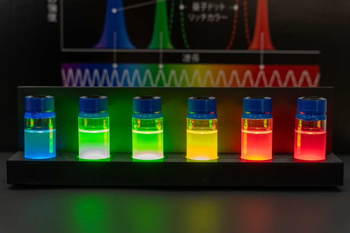 新開発の「Advanced RGB量子ドットリッチカラー」を搭載
