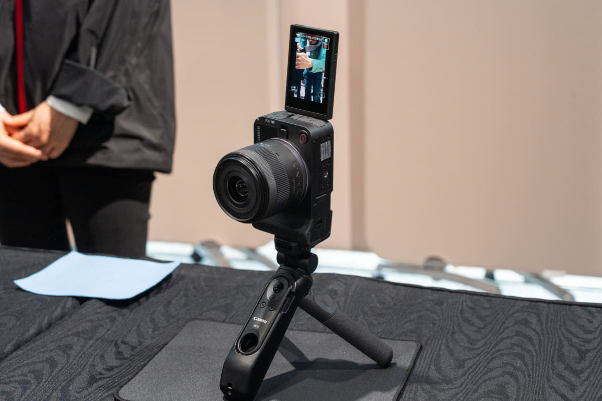 EOS R50 V