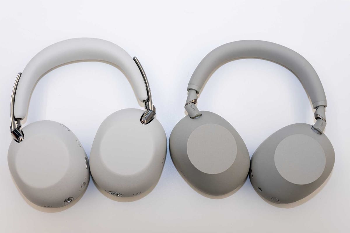左が「1000X THE COLLEXION」、右が「WH-1000XM6」