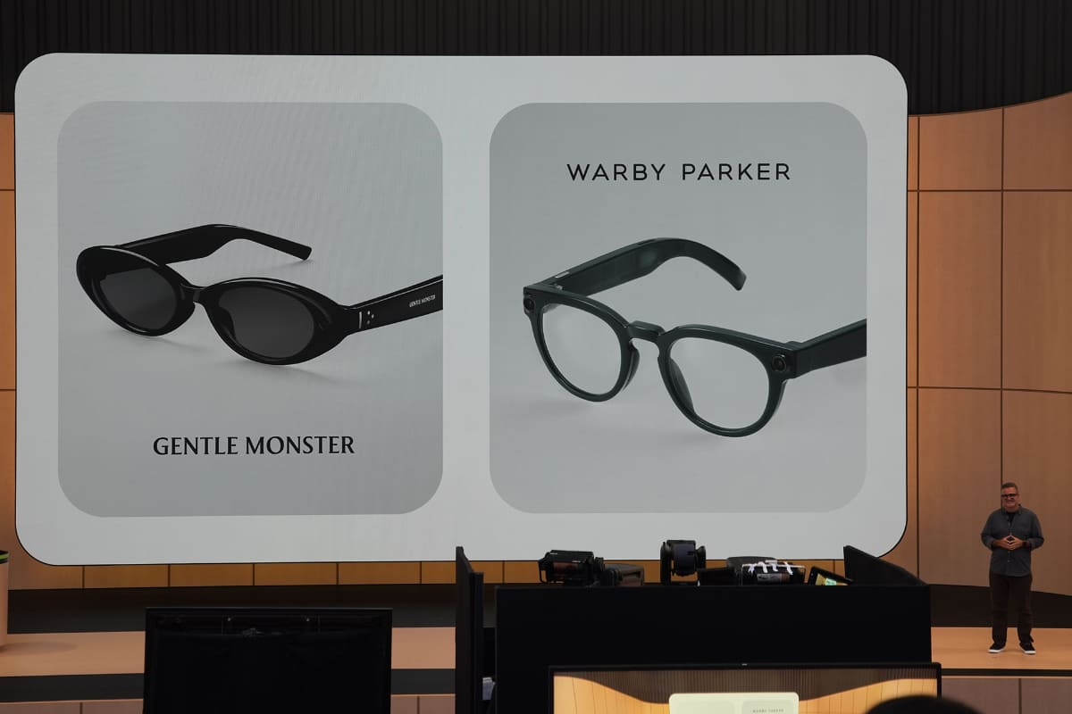 韓国のアイウェアブランド「GENTLE MONST ER」「WARBY PARKER」とコラボ。製造はSamsungが行なう