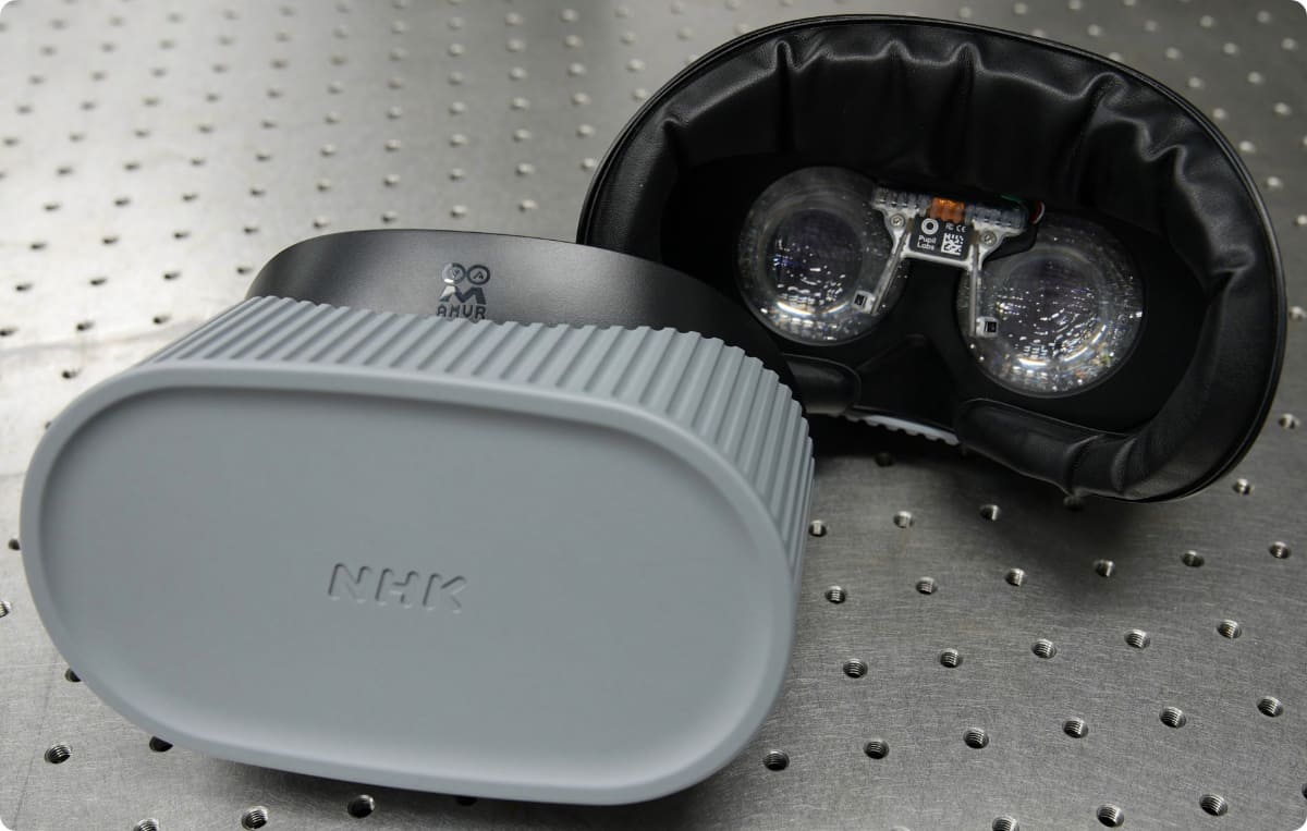NHK技研が開発したライトフィールドHMD(外観)