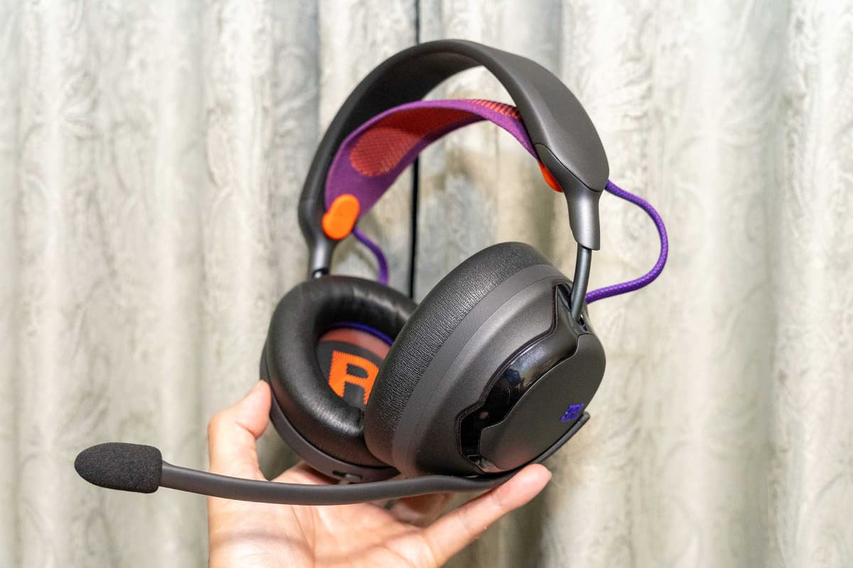 筆者がふだん使っている「JBL Quantum 950」