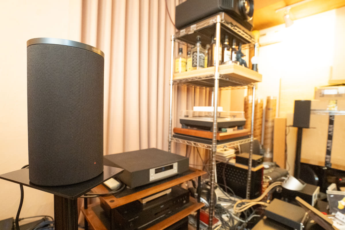 BRAVIA Theatre Rear 9を背後に設置