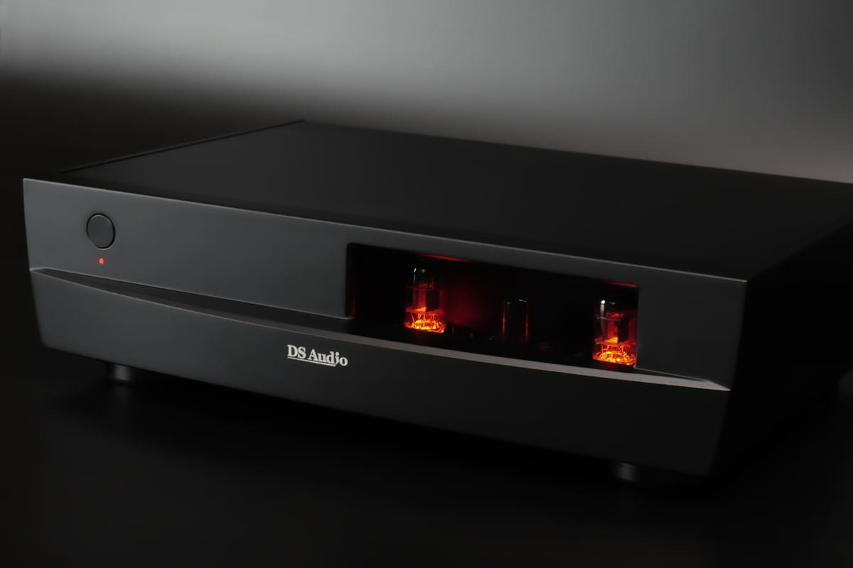 光カートリッジ専用の真空管ハイブリッド・フォノイコライザー「TB-50 Tube Phono Equalizer」