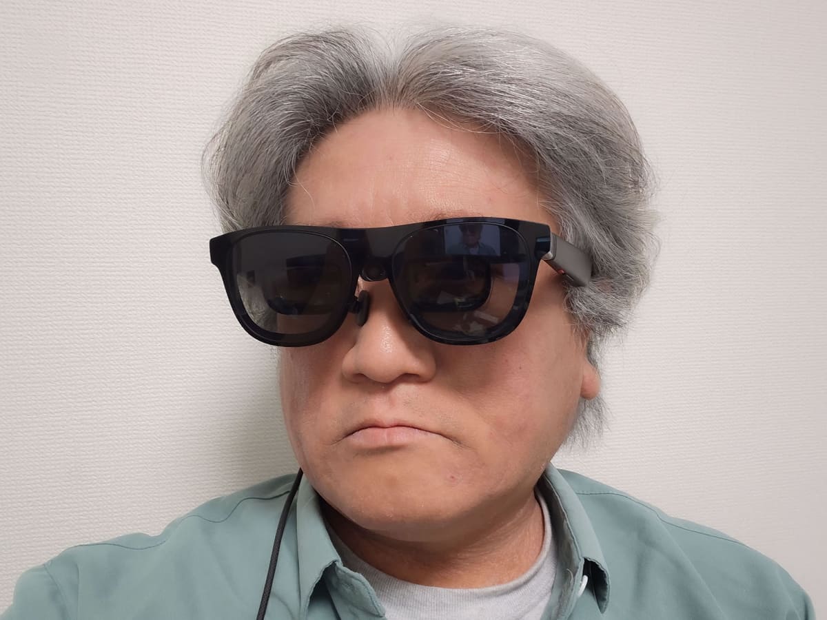 XREAL One Proに、別売のXREAL Eyeを装着したもの