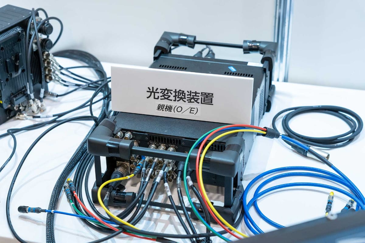 光変換装置(子機)からの信号を受け取る親機。潜水艇内部に配置される