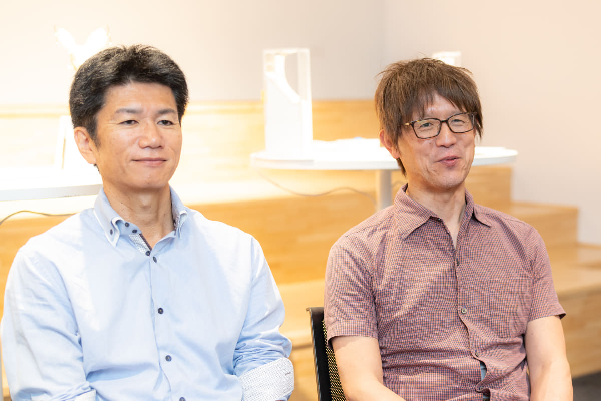左から商品開発統括部ＨＡ開発部の杉村禎一氏、同ＳＰ開発部の岡崎浩二氏