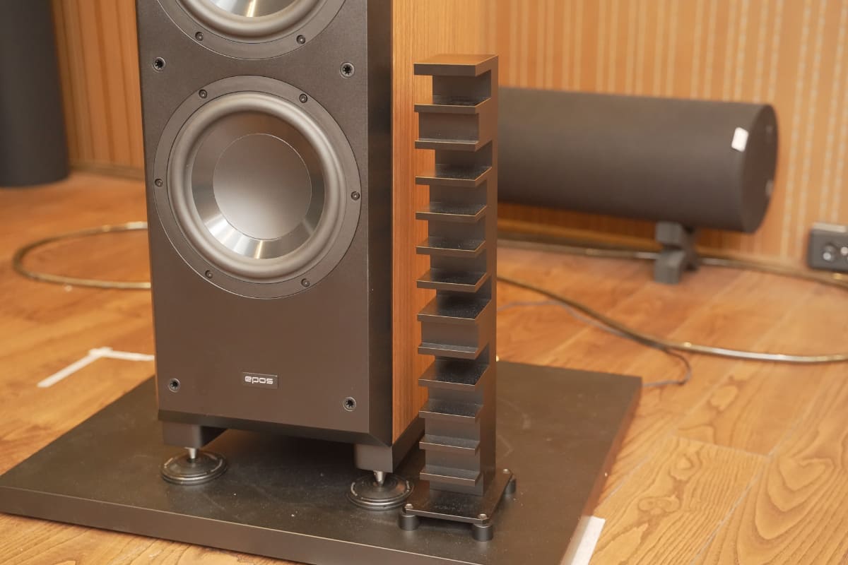 内側と外側を聴き比べたが、内側の方が効果が顕著でした