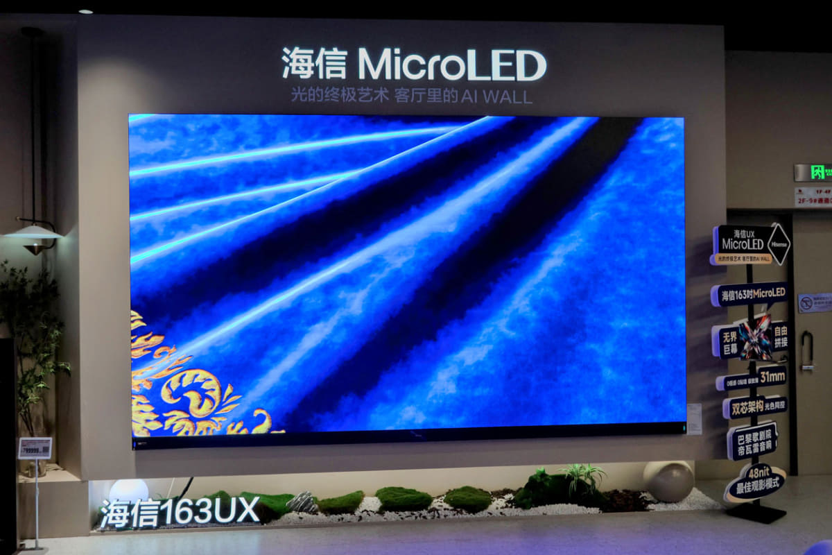 ハイセンスの163型4KマイクロLEDテレビ「163UX」。799,999元