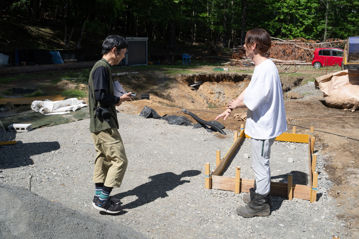 小屋を設置する地盤改良まで社長自ら行なっている