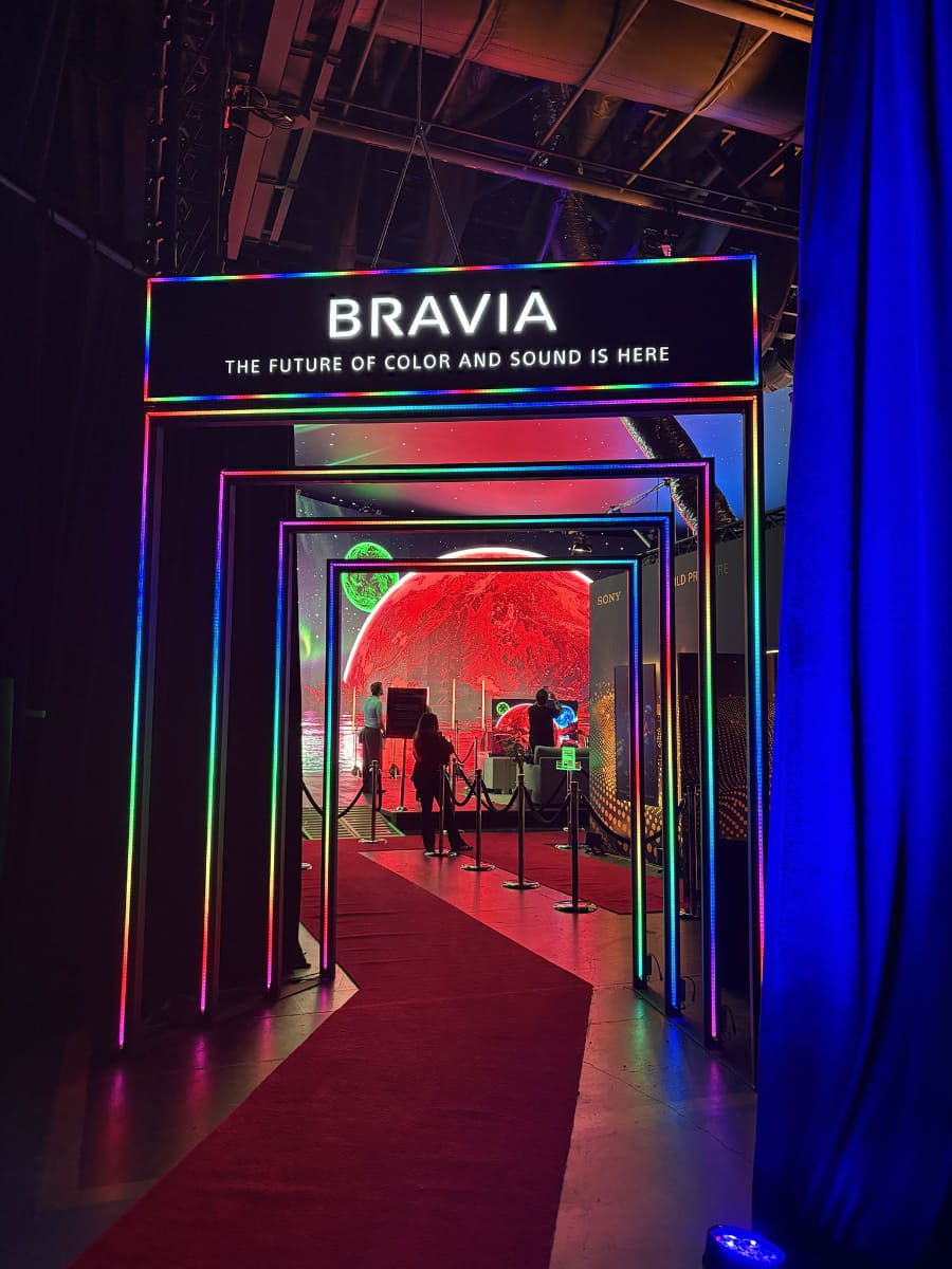 入口にはBRAVIAゲートが