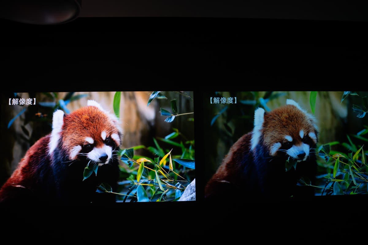 左がAladdin X3 Laser 4K、右がAladdin X2 Light。明るさ、色の鮮やかさに加え、黒の沈み方や、コントラストの違いもわかる
