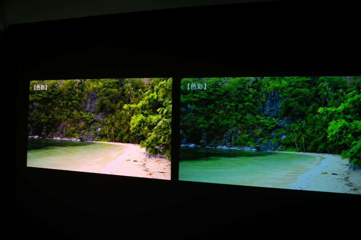 左がAladdin X3 Laser 4K、右がAladdin X2 Light。明るさ、色の鮮やかさに加え、黒の沈み方や、コントラストの違いもわかる