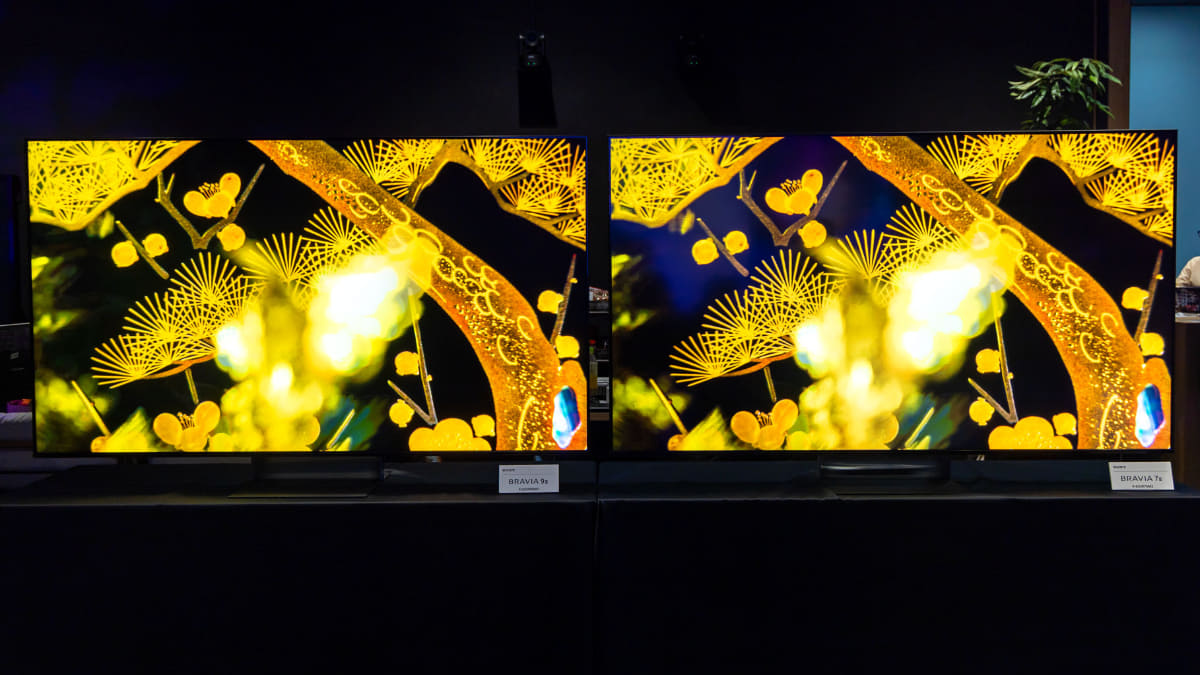 会場では、BRAVIA 9 IIとBRAVIA 7 IIの比較展示も行なわれていた。BRAVIA 7 IIには「イマーシブブラックスクリーンプロ」が搭載されていないため、背景のLEDディスプレイが映り込んでいる
