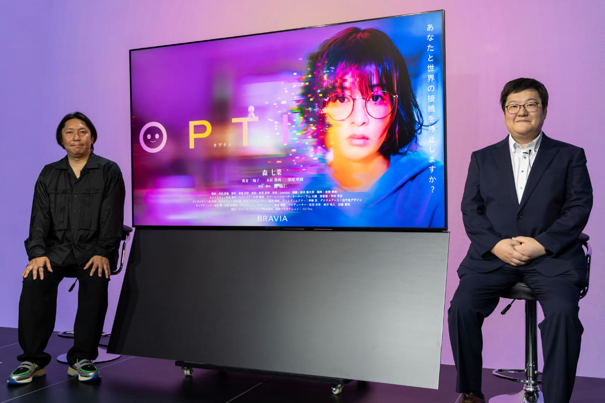 森義仁監督(写真左)とソニー株式会社 ホームプロダクト事業部門 プロダクトマネージャー 相馬邦彦氏