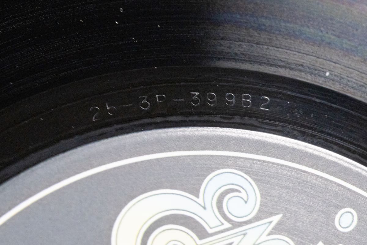 B面のランアウトには25・3P-399 B2の刻印