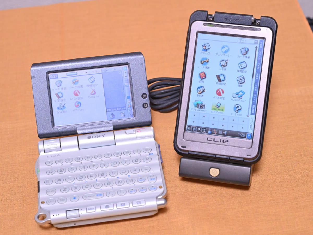 「CLIE PEG-TH55」と「PEG-UX50」