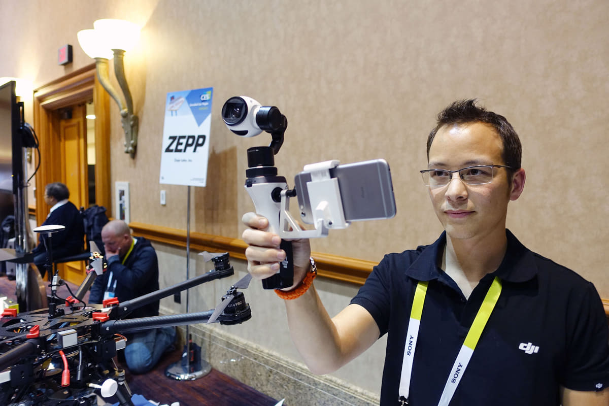 CES 2015のUnvailedで公開された 「DJI Osmo」のプロトタイプ