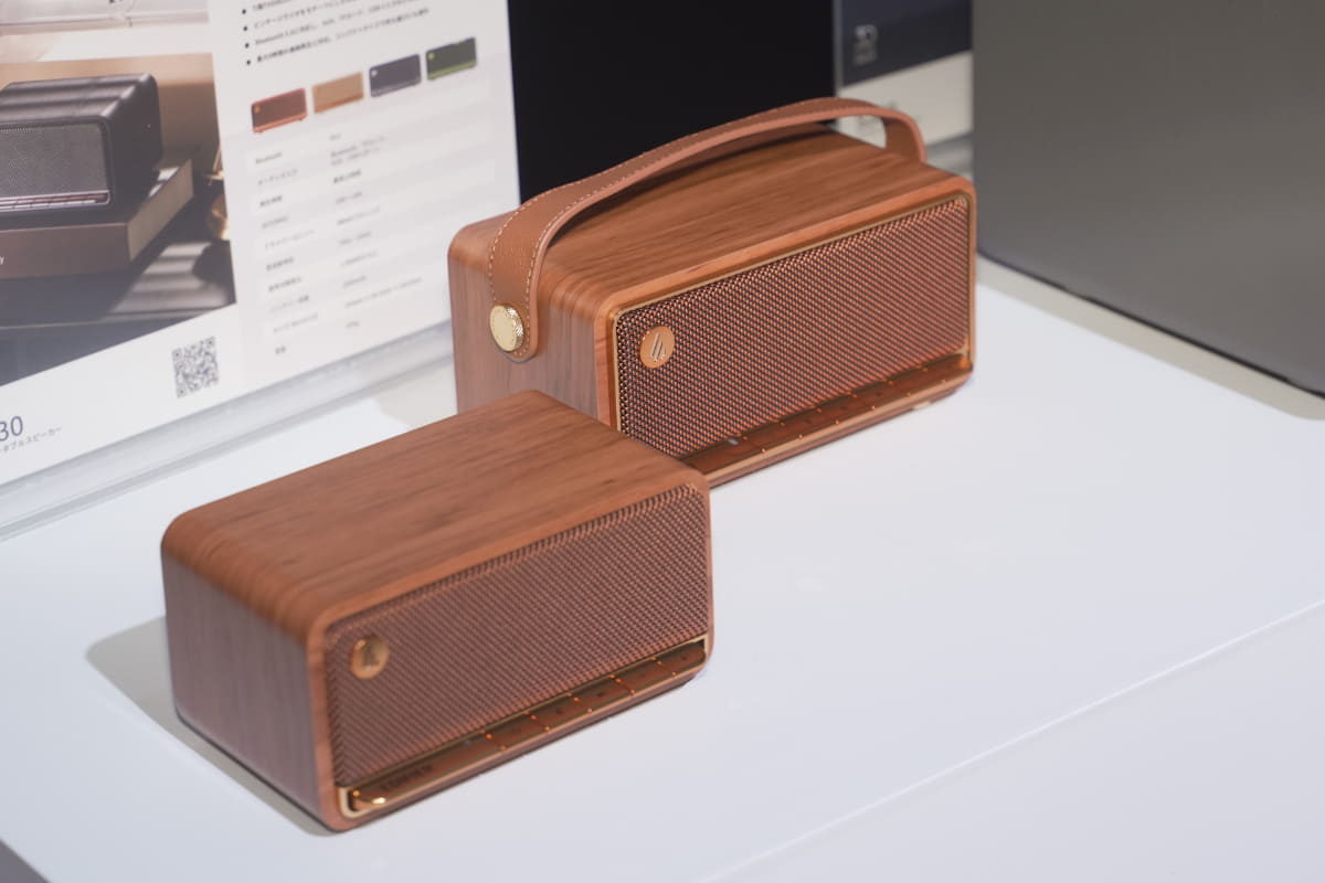 レトロなデザインのポータブルBluetoothスピーカーである「MP330」