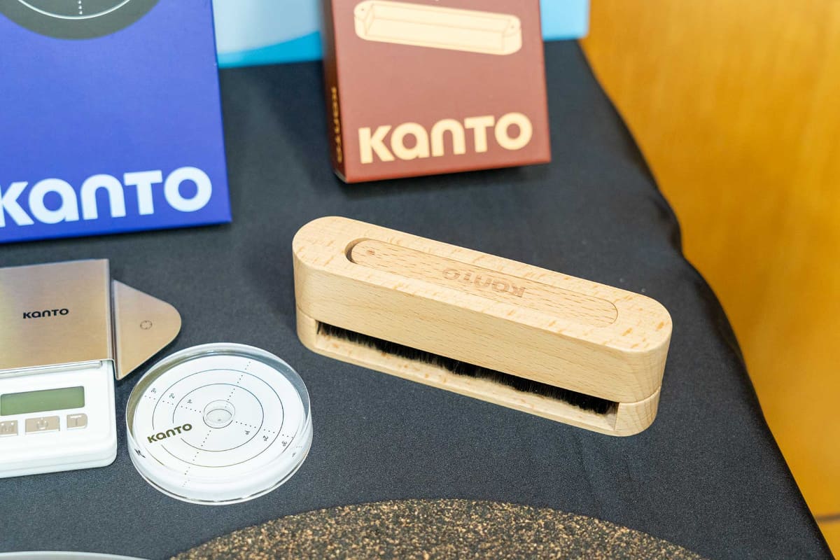 レコードのクリーニングブラシなども参考出展