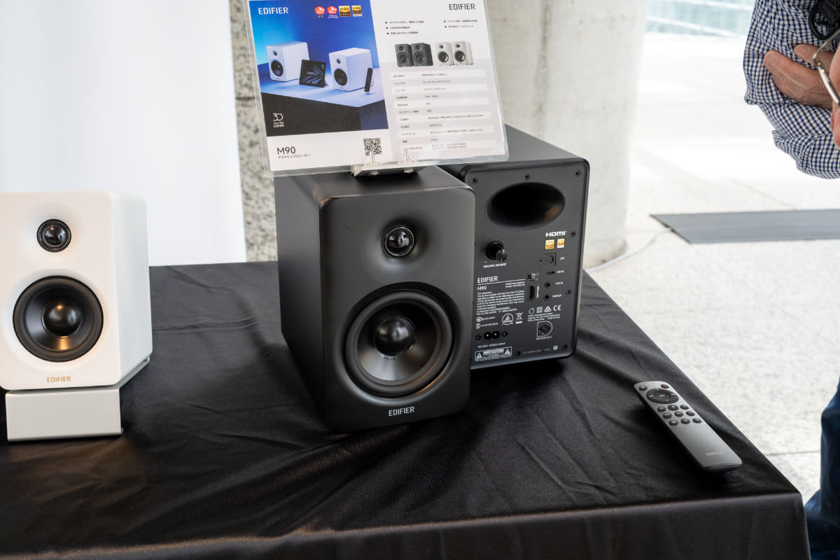 デスクトップスピーカーの「M90」