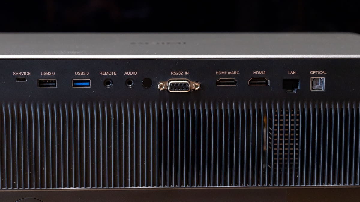 HDMI端子は2系統を配備。HDMI 1端子はeARCをサポートする