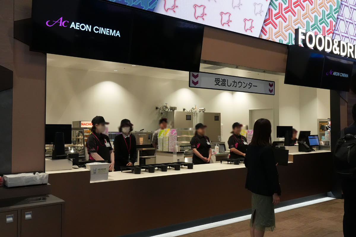 フードとドリンクのカウンター