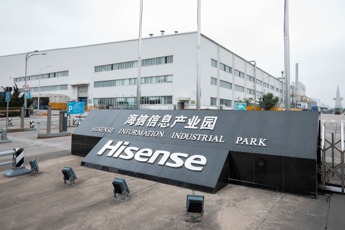 中国・青島にあるハイセンスのテレビ工場
